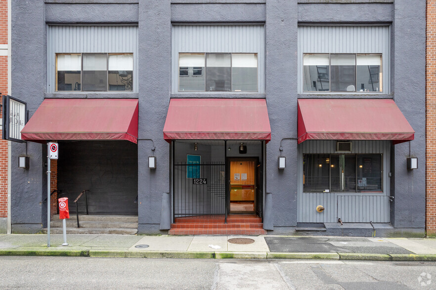 1222-1224 Hamilton St, Vancouver, BC à louer - Photo de l’immeuble – Image 2 sur 3
