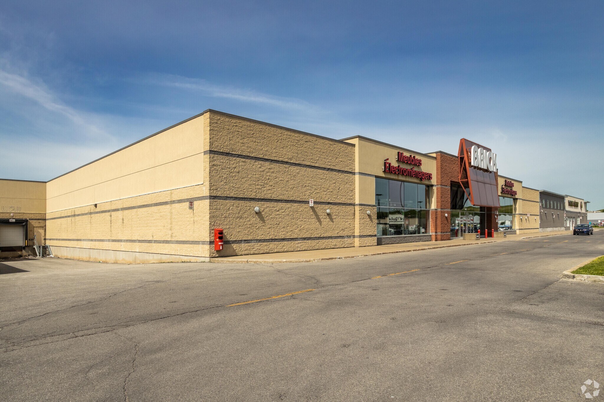 6801-6821 Boul Newman, Montréal, QC à louer Photo principale– Image 1 sur 14