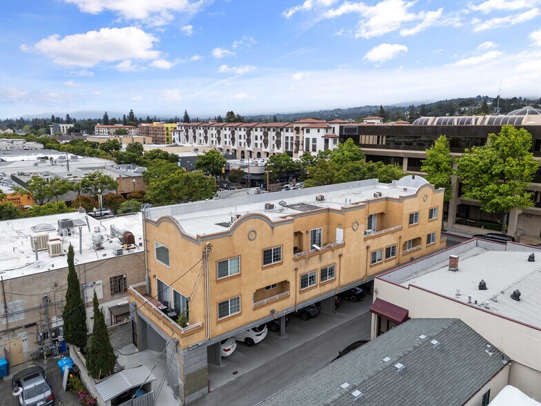 577 Laurel St, San Carlos, CA à vendre - Photo de l’immeuble – Image 2 sur 17