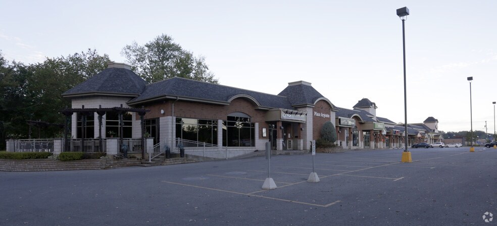 190-199 Boul du Curé-Labelle, Rosemère, QC à louer - Photo de l’immeuble – Image 3 sur 3