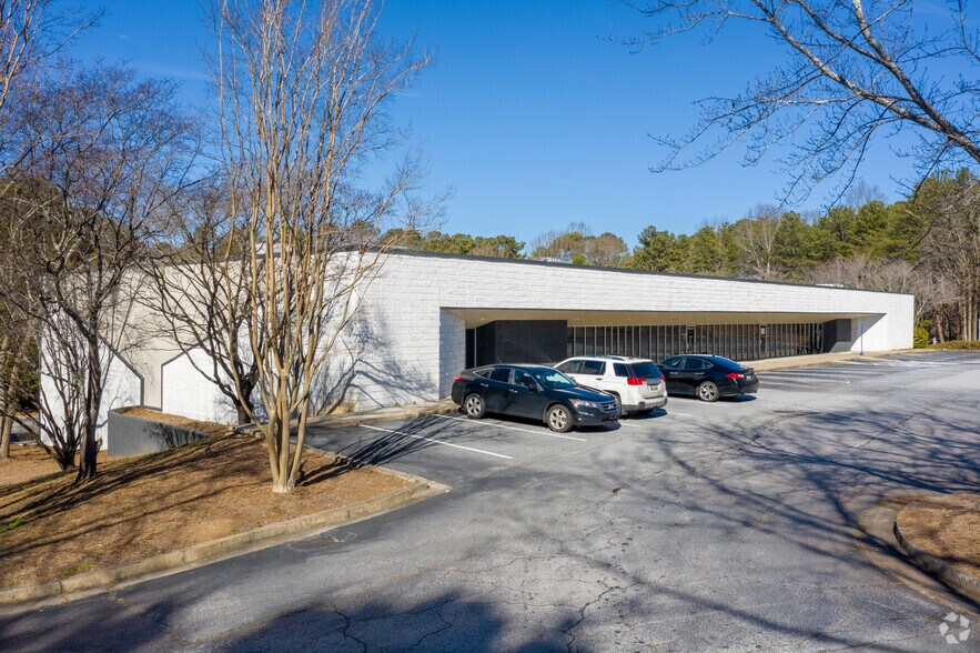 2121 Fountain Dr, Snellville, GA à louer - Photo de l’immeuble – Image 1 sur 15