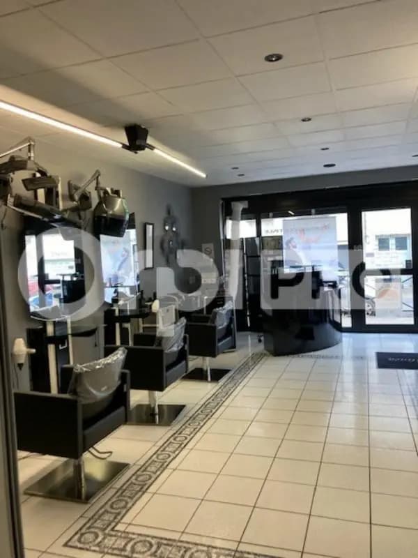 Local d'activités dans Orléans à vendre Photo de l’immeuble– Image 1 sur 5