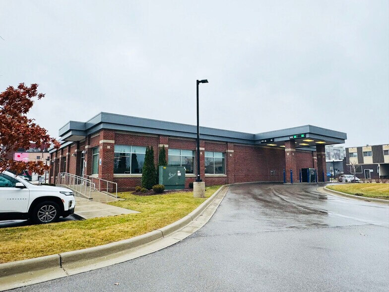 301 N Jackson St, Jackson, MI à vendre - Photo de l’immeuble – Image 3 sur 4