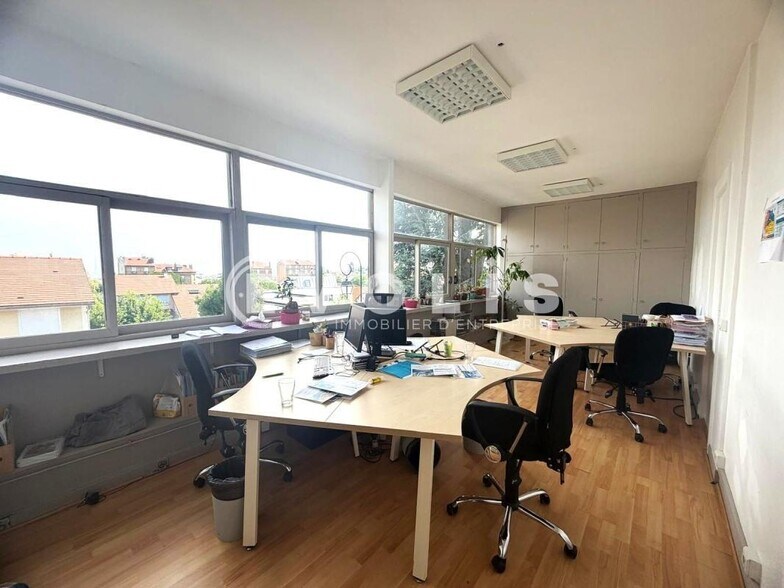Local d’activités dans Clamart à louer - Photo intérieure – Image 2 sur 24