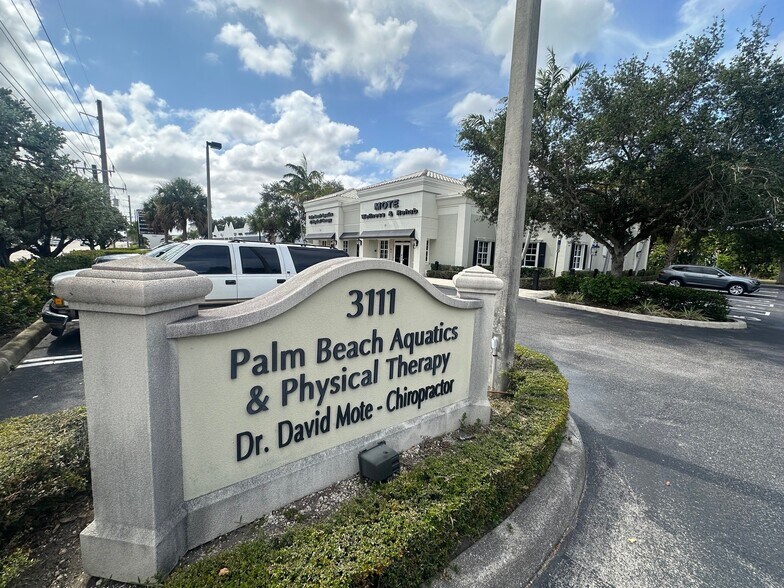 3111 W Boynton Beach Blvd, Boynton Beach, FL à louer - Photo de l’immeuble – Image 2 sur 5