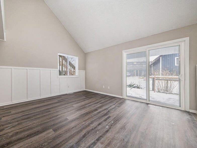 2050 Inverway Ct, Kalamazoo, MI à vendre - Photo intérieure – Image 2 sur 14