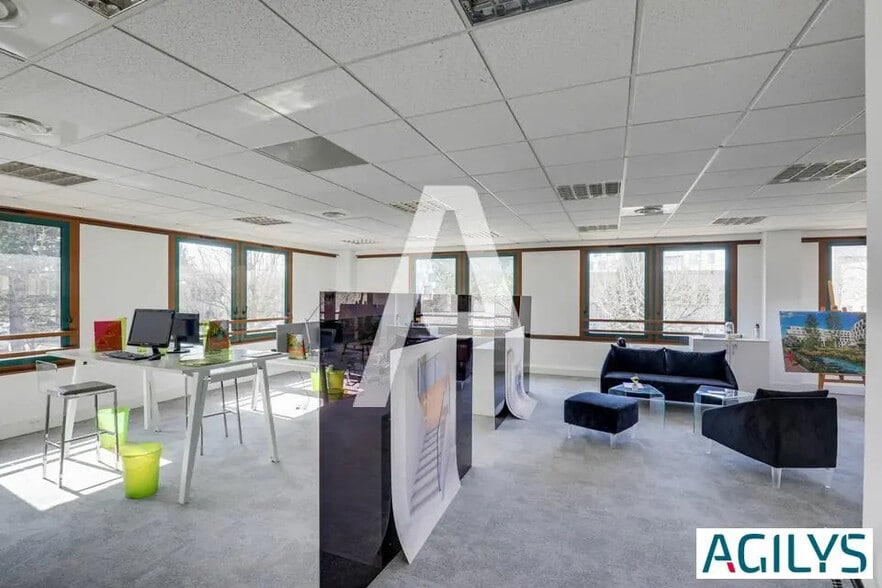 Local d’activités dans Orsay à louer - Photo intérieure – Image 2 sur 9