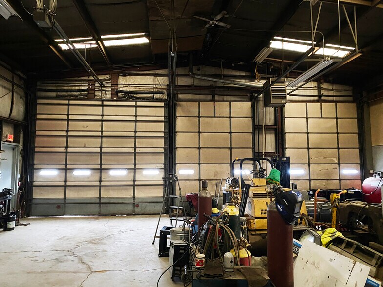 331 Elliot St, West Chicago, IL à louer - Photo de l’immeuble – Image 3 sur 13