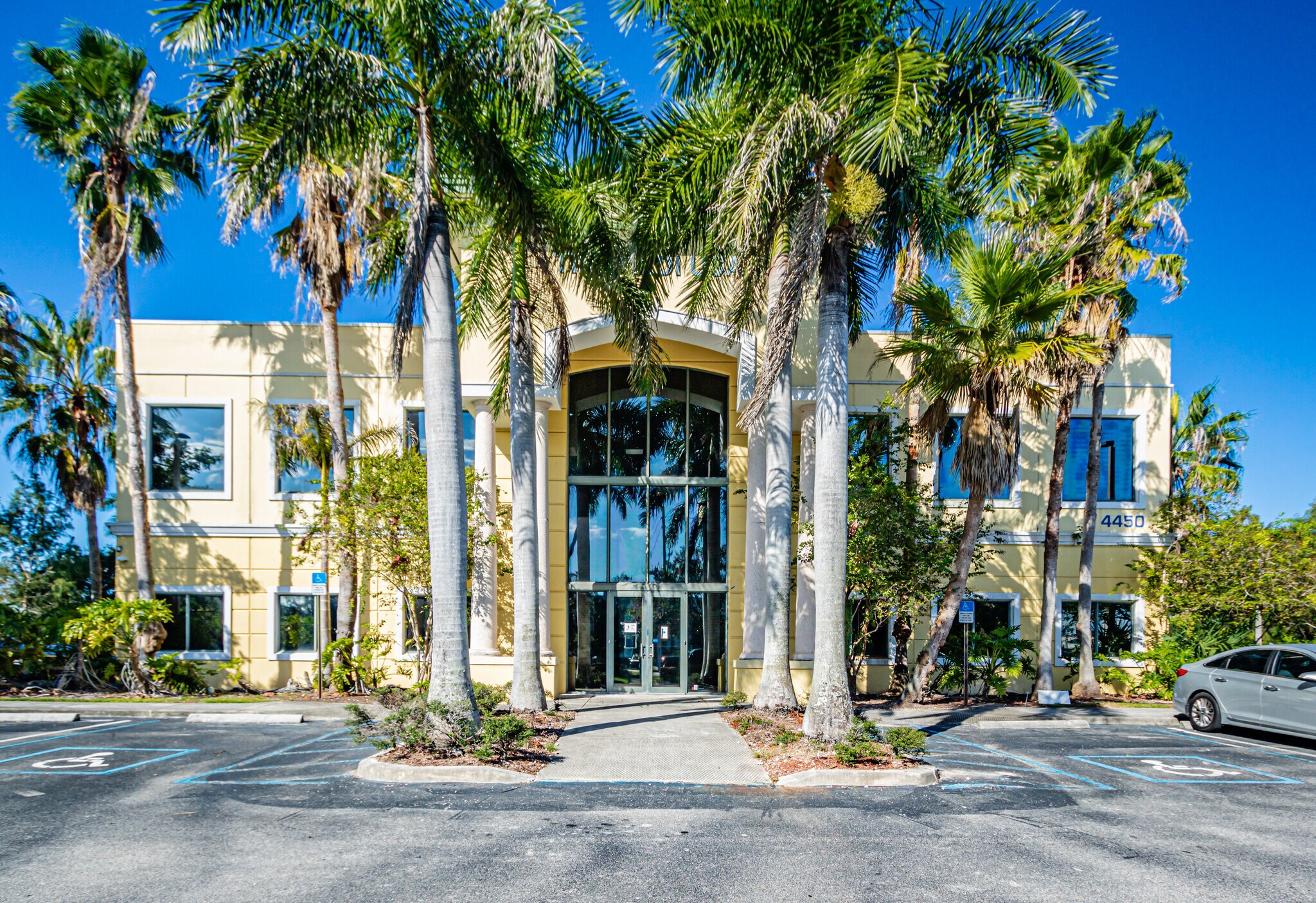 4450 NW 126th Ave, Coral Springs, FL à louer Photo de l’immeuble– Image 1 sur 31