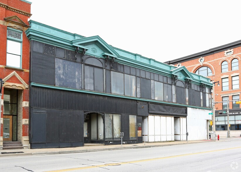 523 W National Ave, Milwaukee, WI à vendre - Photo de l’immeuble – Image 2 sur 7