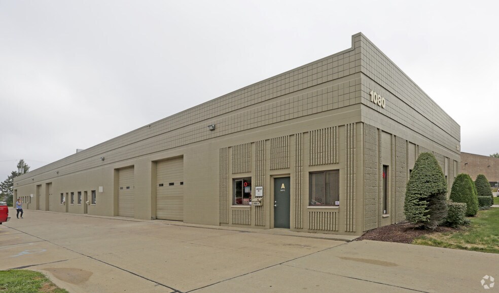 1074-1080 Centre Rd, Auburn Hills, MI à louer - Photo de l’immeuble – Image 3 sur 4