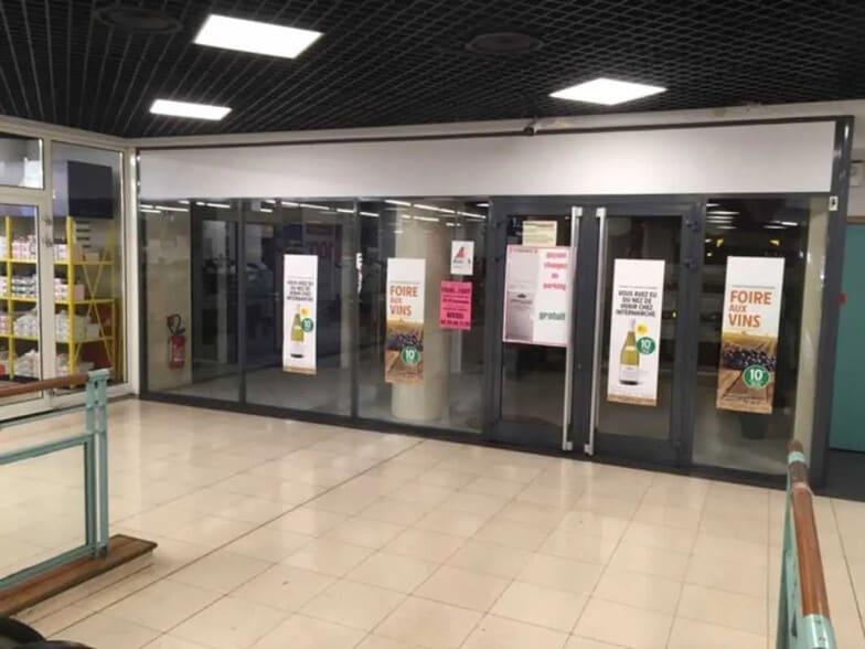 Local commercial dans Rouen à louer - Hall d’entrée – Image 1 sur 2