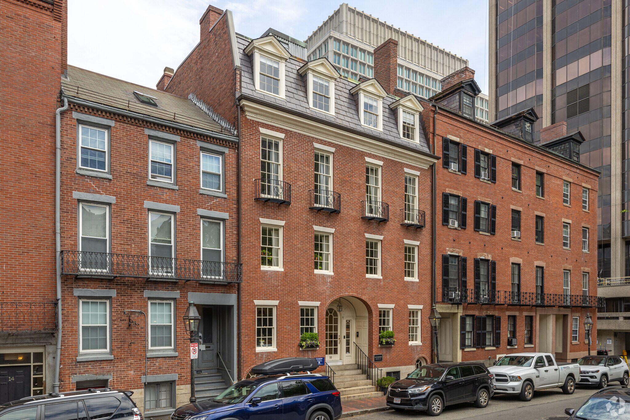 10 Derne St, Boston, MA à louer Photo principale– Image 1 sur 5