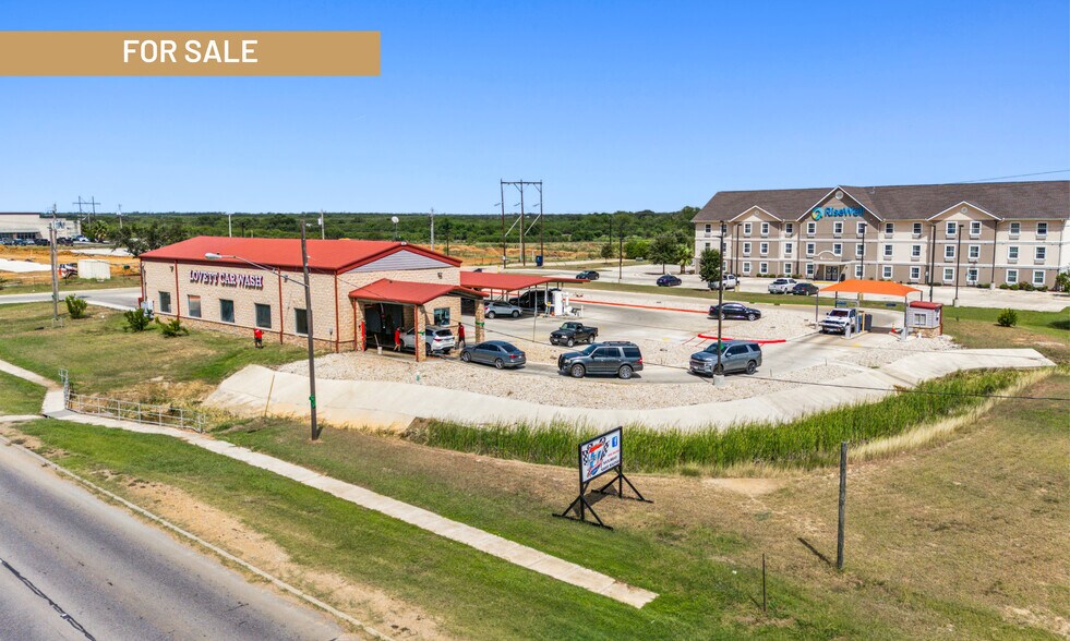 900 Palmer Ln, Pleasanton, TX à vendre - Photo principale – Image 1 sur 5