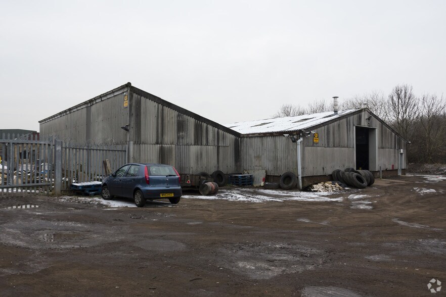 Huddersfield Rd, Mirfield à vendre - Photo de l’immeuble – Image 3 sur 3