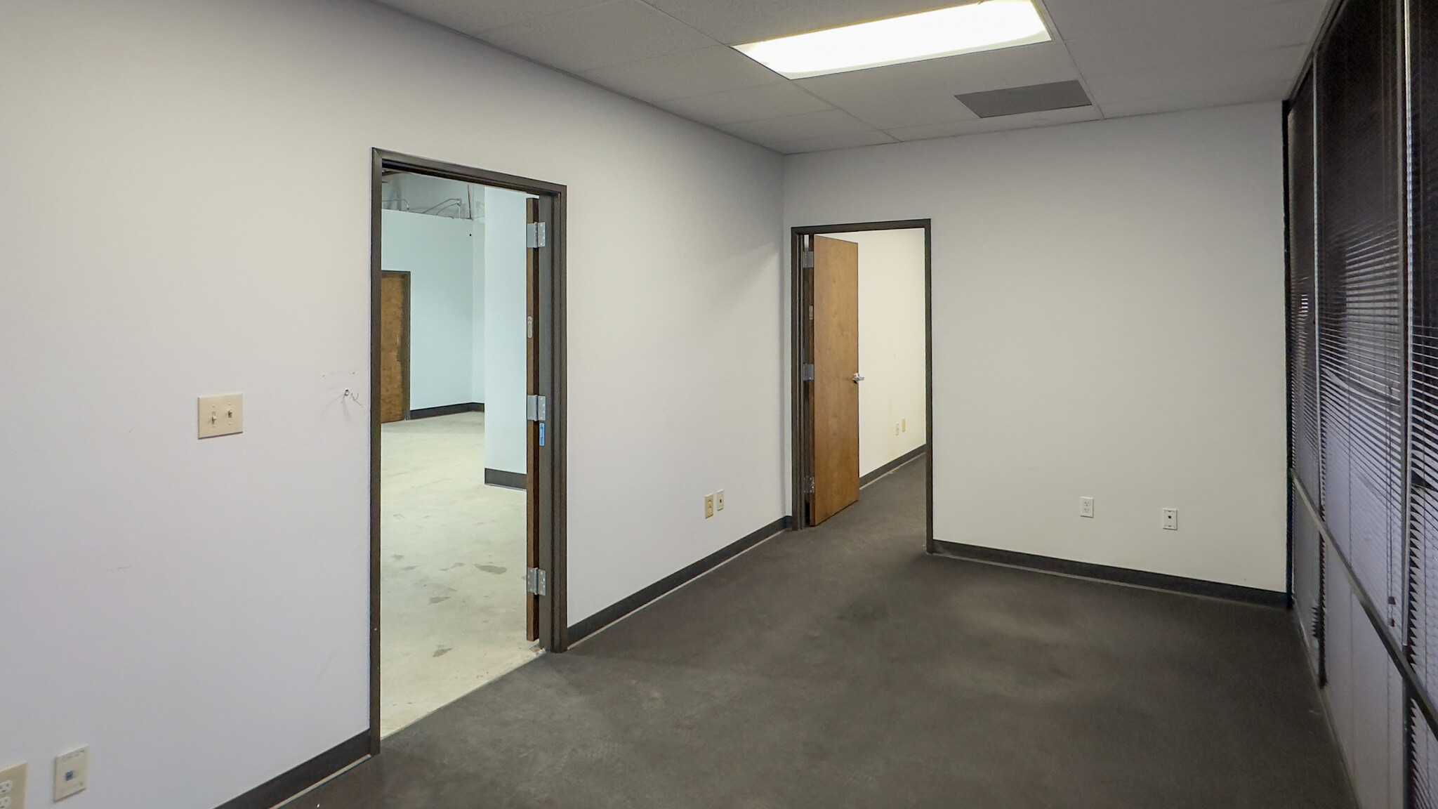 10737 W Gateway Blvd, El Paso, TX à louer Photo de l’immeuble– Image 1 sur 5