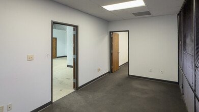 10737 W Gateway Blvd, El Paso, TX à louer Photo de l’immeuble– Image 1 sur 5