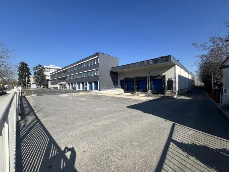 11 Avenue Albert Einstein, Le Blanc-Mesnil à louer Photo de l’immeuble– Image 1 sur 23