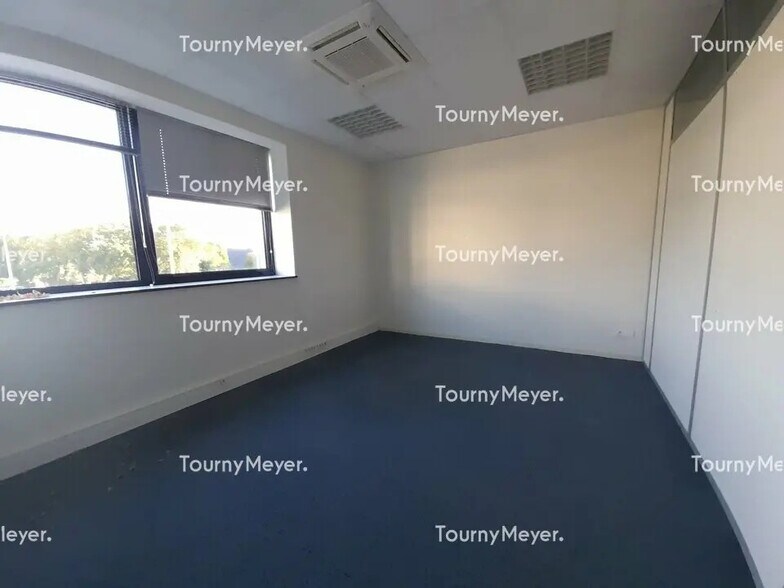 Bureau dans Saint-Grégoire à louer - Photo intérieure – Image 2 sur 4