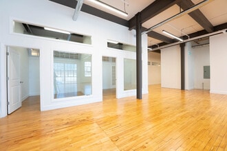 219 Dufferin St, Toronto, ON à louer Photo de l’immeuble– Image 2 sur 8
