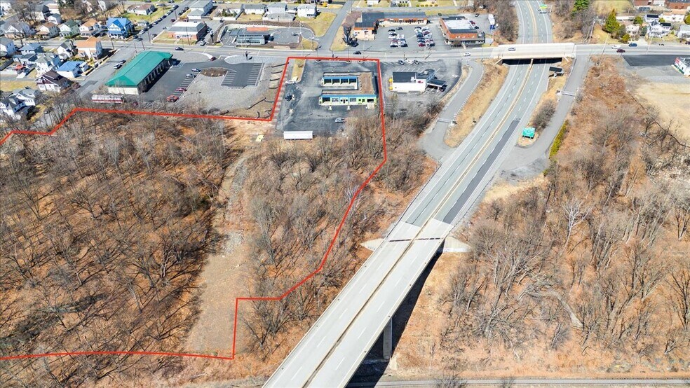 901 S Main St, Taylor, PA à vendre - Photo de l’immeuble – Image 1 sur 31