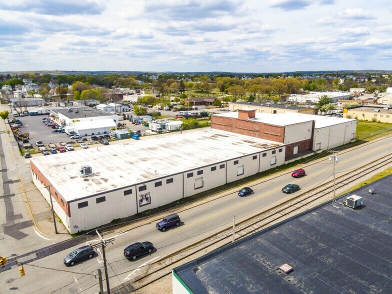 402 Walcott St, Pawtucket, RI à louer - Photo de l’immeuble – Image 3 sur 3