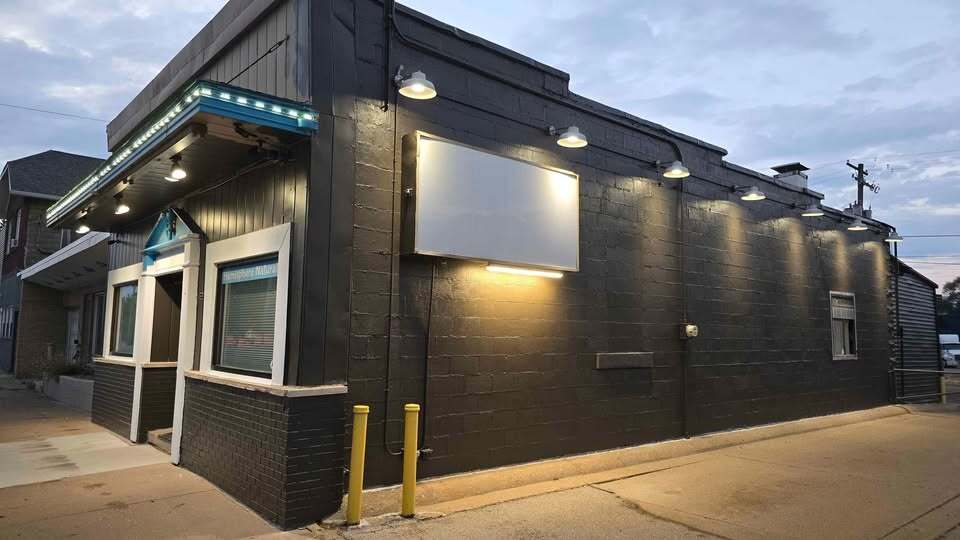 213 E Washington St, East Peoria, IL à vendre - Photo de l’immeuble – Image 1 sur 8