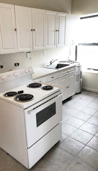 1318 Oakpoint Ave, Bronx, NY à louer - Photo intérieure – Image 2 sur 10