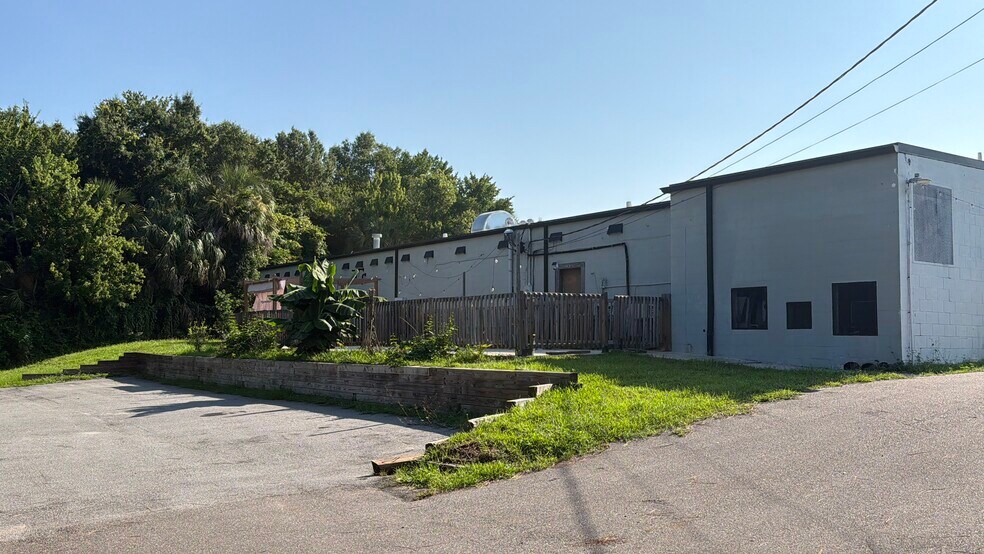2986-2990 S Sanford Ave, Sanford, FL à louer - Photo de l’immeuble – Image 3 sur 14