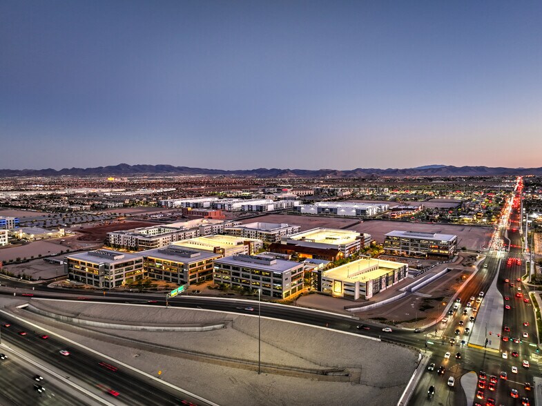 Durango & 215, Las Vegas, NV à louer - Photo de l’immeuble – Image 1 sur 13