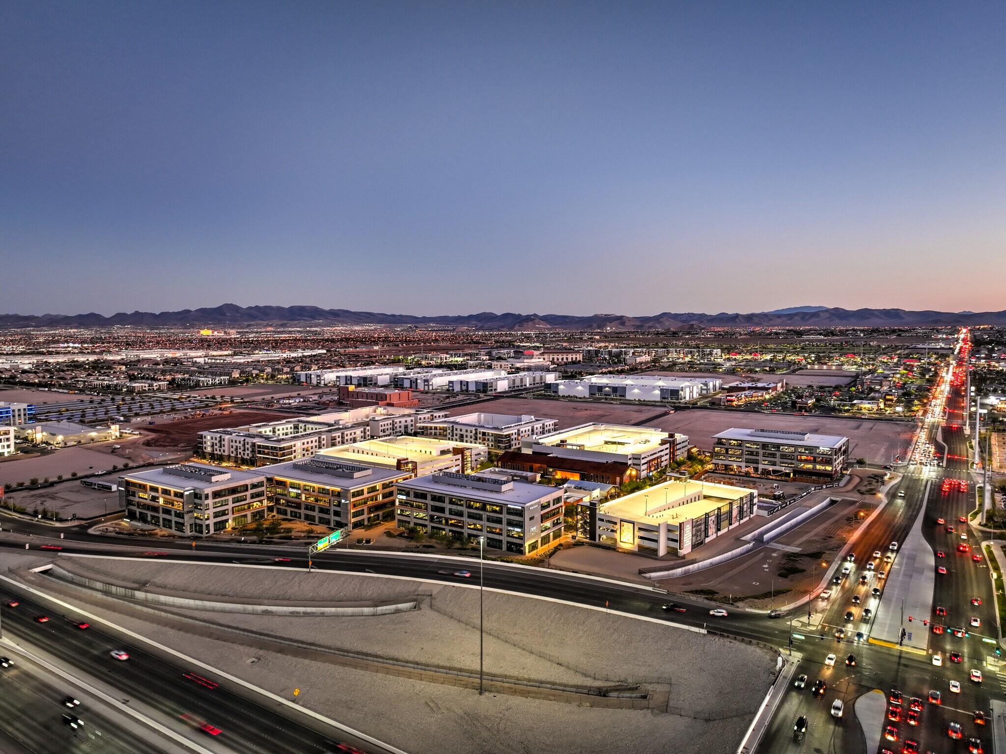 Durango & 215, Las Vegas, NV à louer Photo de l’immeuble– Image 1 sur 14