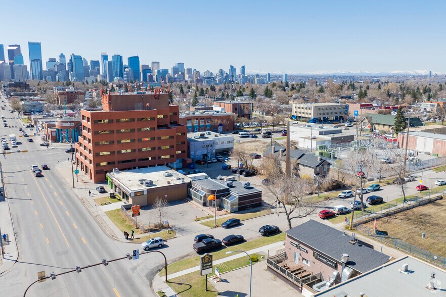 107 17 Ave NW, Calgary, AB à vendre - Aérien – Image 2 sur 3