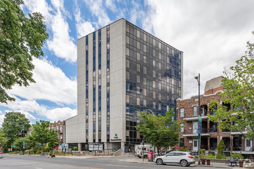 1851 Rue Sherbrooke E, Montréal, QC à louer - Photo principale – Image 1 sur 5