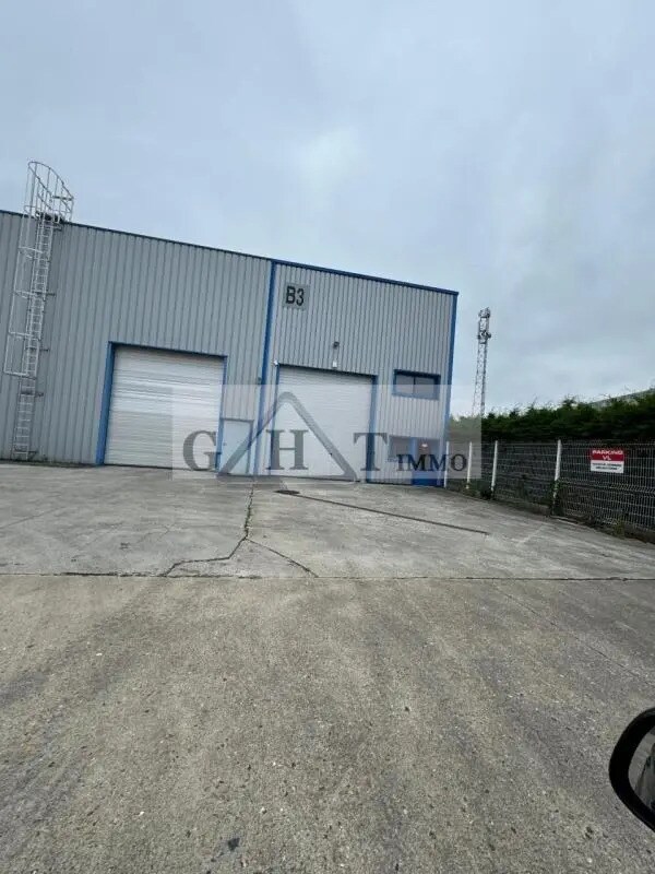 Industriel/Logistique dans Santeny à vendre Photo de l’immeuble– Image 1 sur 4