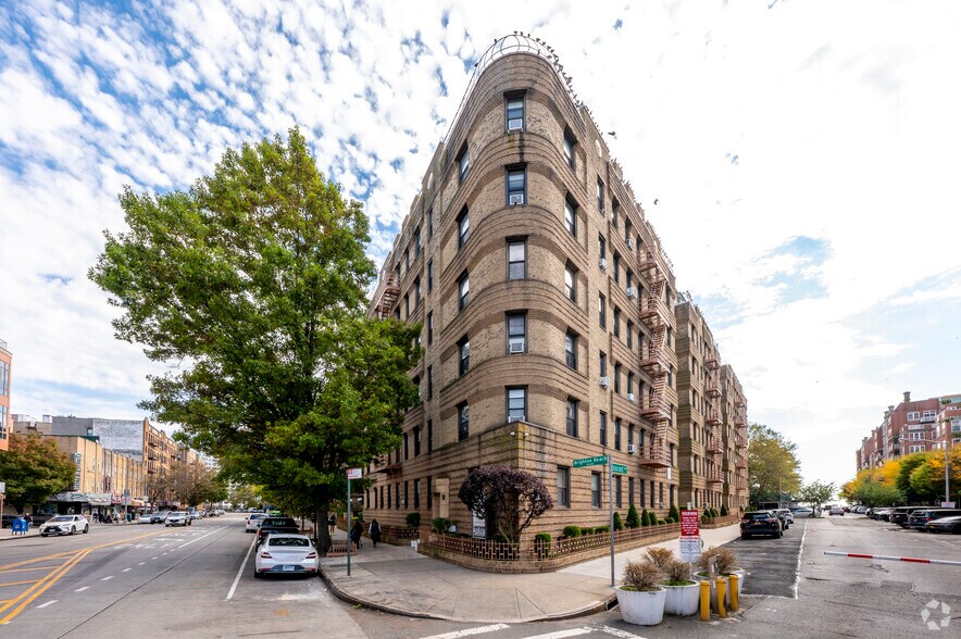 1120 Brighton Beach Ave, Brooklyn, NY à vendre - Photo principale – Image 1 sur 29