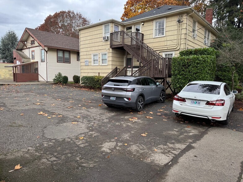 1390 Oak St, Eugene, OR à louer - Photo de l’immeuble – Image 2 sur 4