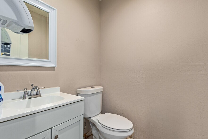 4250 N 19th Ave, Phoenix, AZ à vendre - Photo de l’immeuble – Image 3 sur 8