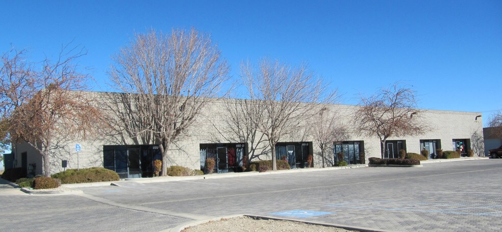 38917 20th St E, Palmdale, CA à louer - Photo de l’immeuble – Image 2 sur 7