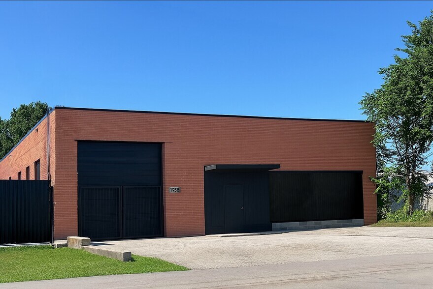 1938 Singleton Blvd, Dallas, TX à louer - Photo de l’immeuble – Image 1 sur 4