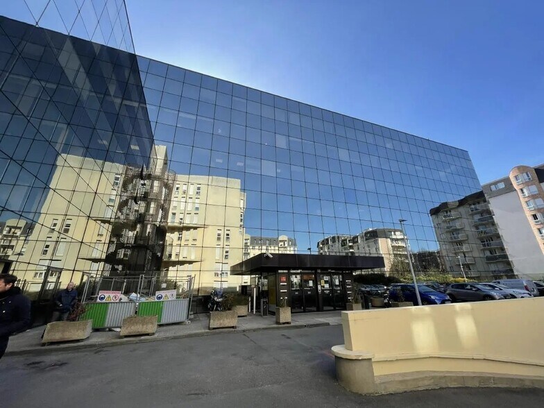 Bureau dans Cergy à louer - Photo de l’immeuble – Image 2 sur 5