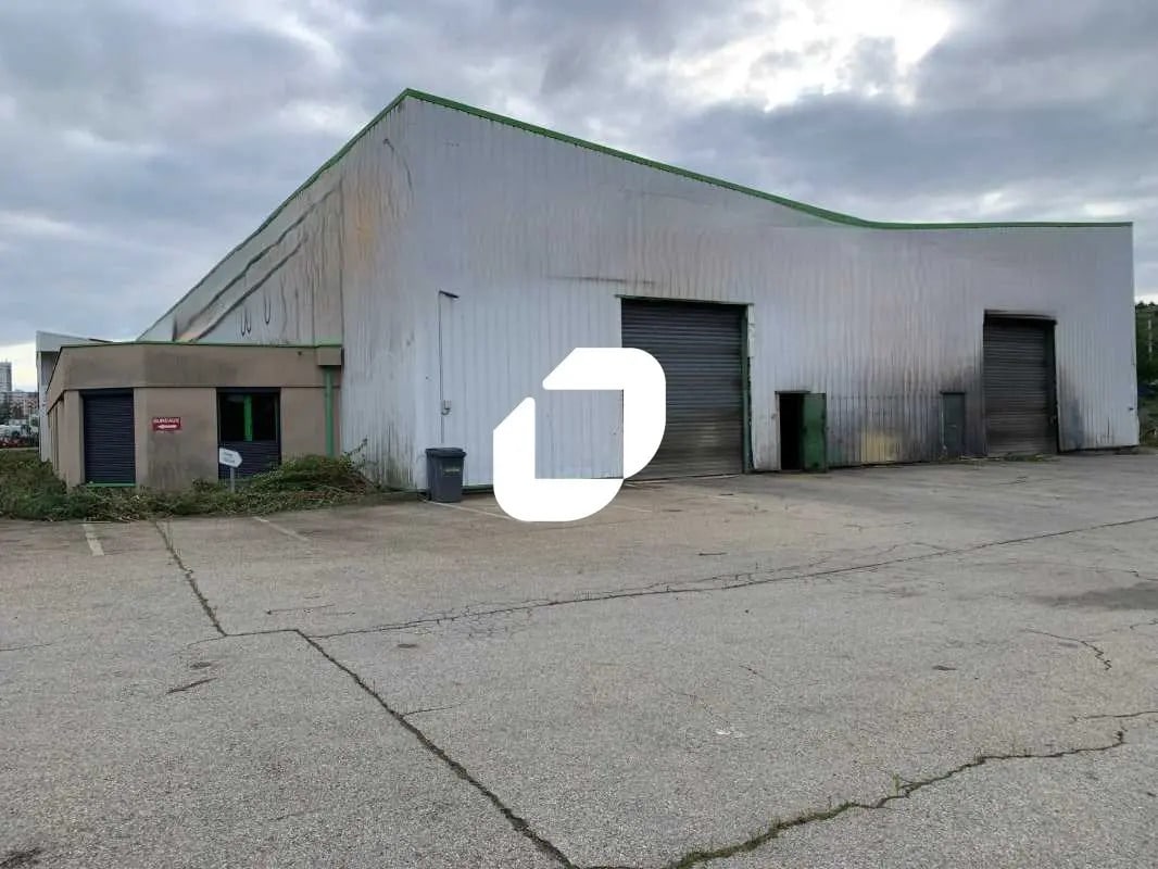 Local d'activités dans Lorette à vendre Photo de l’immeuble– Image 1 sur 16