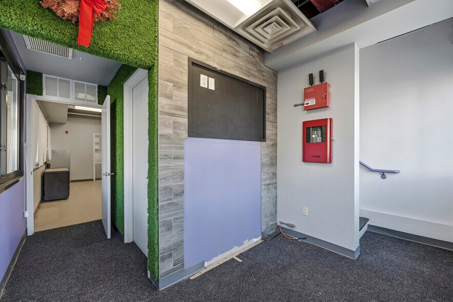 104 Harbor Rd, Port Washington, NY à louer - Photo de l’immeuble – Image 3 sur 12