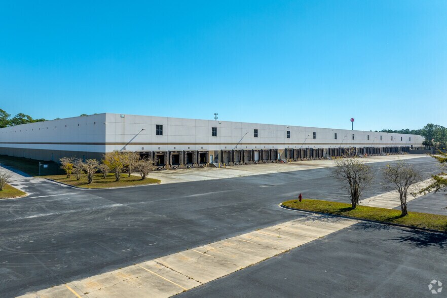 3660 Deerpark Blvd S, Elkton, FL à louer - Photo de l’immeuble – Image 3 sur 23
