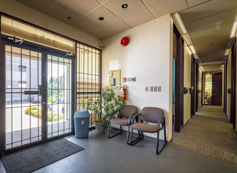 3280 Production Way, Burnaby, BC à vendre - Photo de l’immeuble – Image 2 sur 7