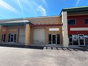 1030 Collier Center Way, Naples, FL à louer Photo de l’immeuble– Image 1 sur 8