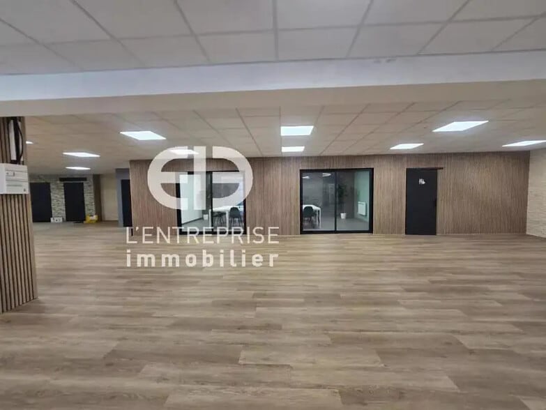 Bureau dans Antibes à louer - Photo de l’immeuble – Image 2 sur 8