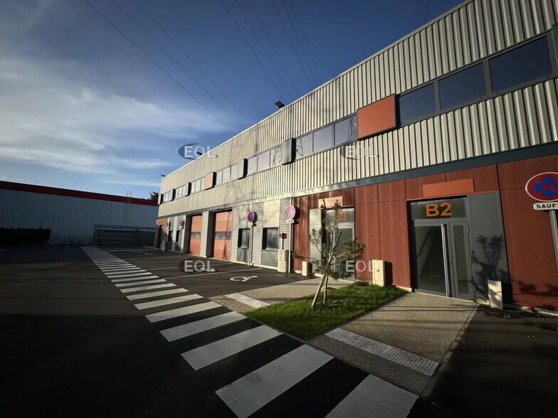 Local d’activités dans Corbeil-Essonnes à louer - Photo de l’immeuble – Image 1 sur 16