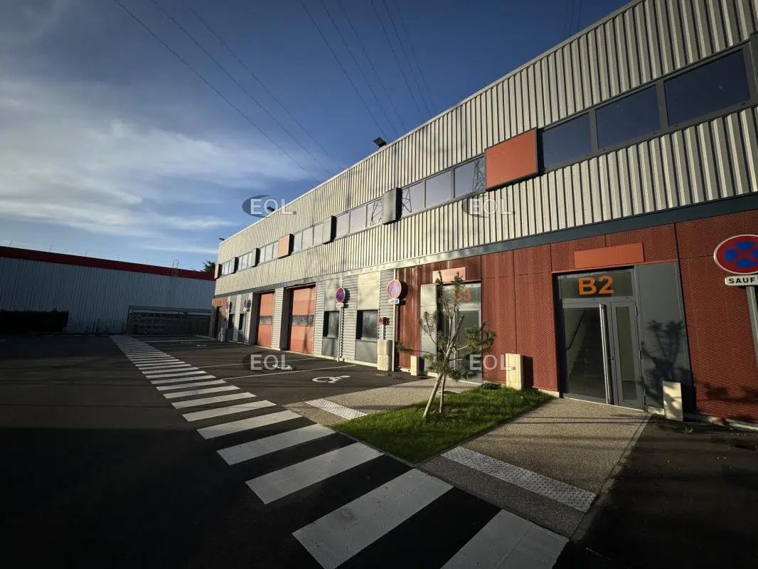 Local d’activités dans Corbeil-Essonnes à louer Photo de l’immeuble– Image 1 sur 17