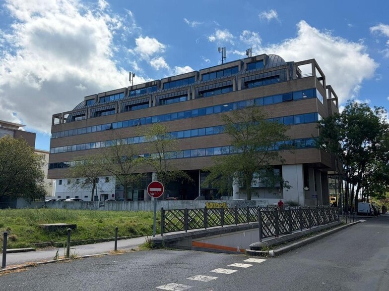 2 Rue Du Lendemain, Cergy à louer - Photo de l’immeuble – Image 2 sur 12