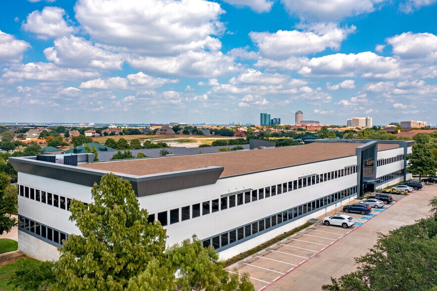 1110 Cottonwood Ln, Irving, TX à louer - Photo de l’immeuble – Image 3 sur 8